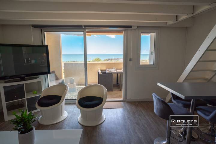 Gîte pour 4 personnes, avec Balcon ainsi que Terrasse et Piscine à Vias