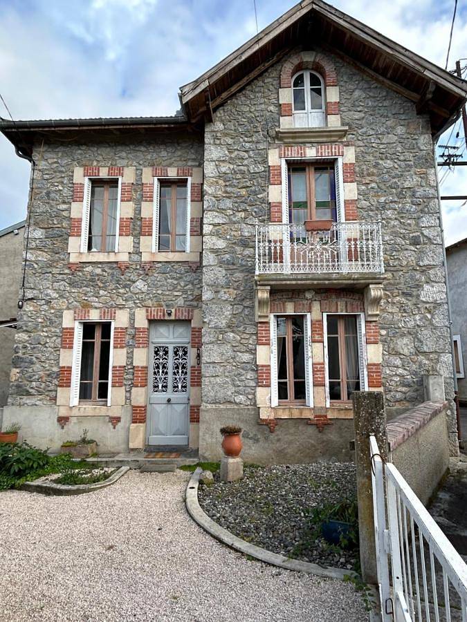 Gîte pour 6 personnes, avec jardin dans Saleich