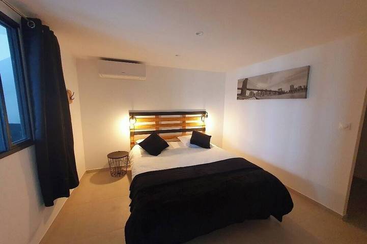 Grand loft moderne avec extérieur privatif, climatisation et stationnement in Montélimar, Région de nyons