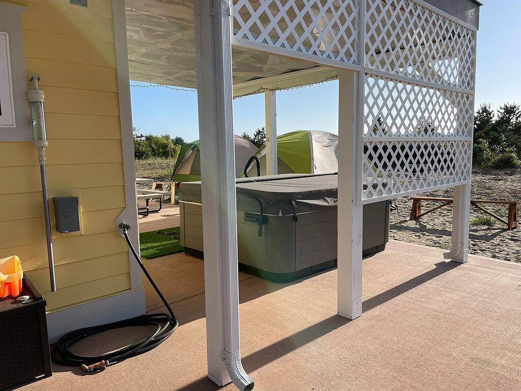 Family Fun Near Ocean Shores—Hot Tub, Elevator & Easy Dune Walk to Beach in Copalis Beach, Grays Harbor County