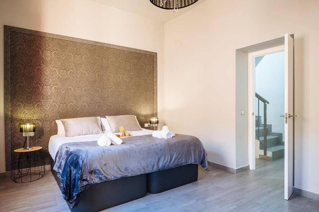 Entire apartment, Two-Bedroom Apartment in Casco Antiguo, Sevilla