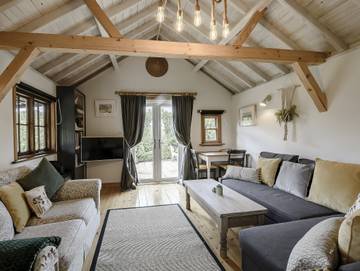 Log Cabin for 2 People in Tenterden, High Weald, Photo 4