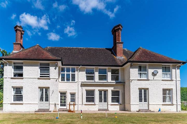 Holiday rental for 14 people, with garden and terrace, with pets in Hampshire