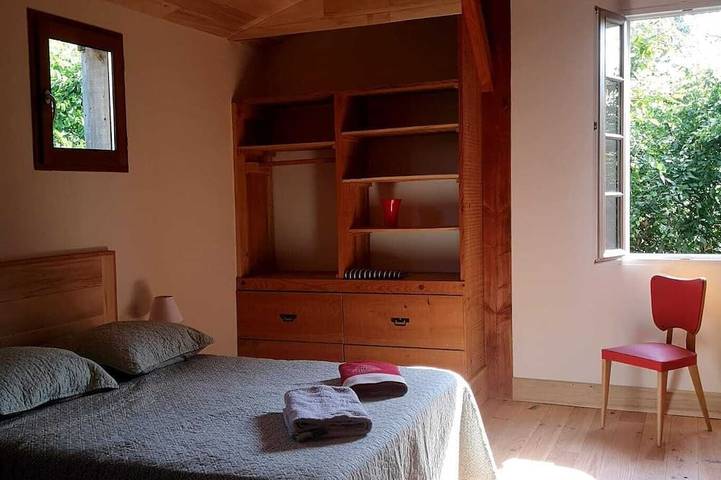 Country house with garden, at the start of hiking trails in Lalinde, Périgord Pourpre
