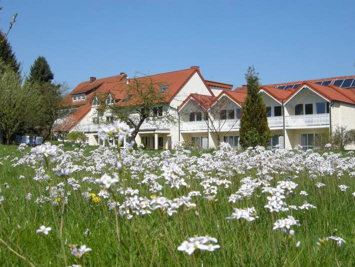 Gästehaus für 4 Personen, mit Balkon und Terrasse sowie Garten und Ausblick