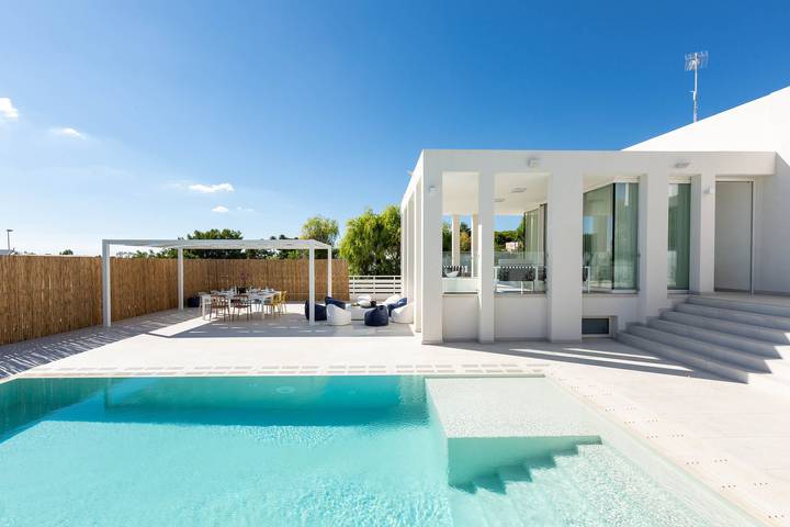 Casa vacanza per 15 persone, con giardino e piscina a Matino