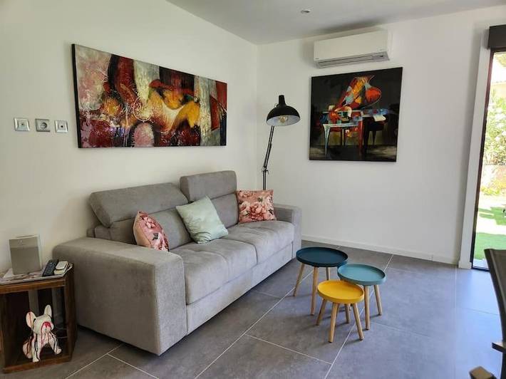 Location de vacances pour 4 personnes, avec vue ainsi que piscine et terrasse, animaux acceptés à Callas - 2