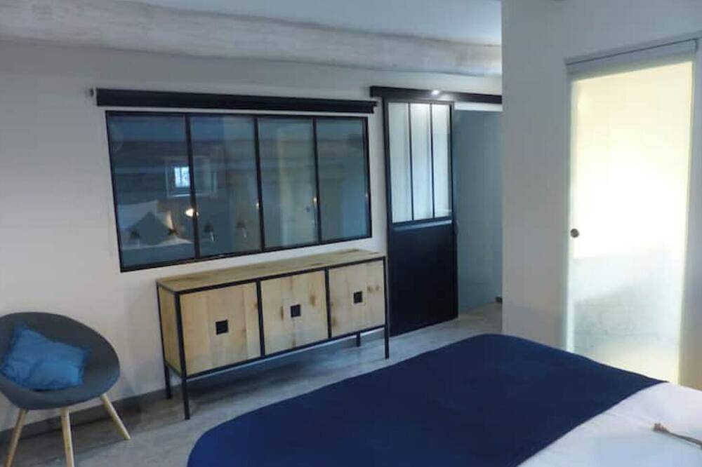 Havre de paix en pleine nature avec piscine et spa privatifs pour 6 personnes in Lussan, Région de Nîmes