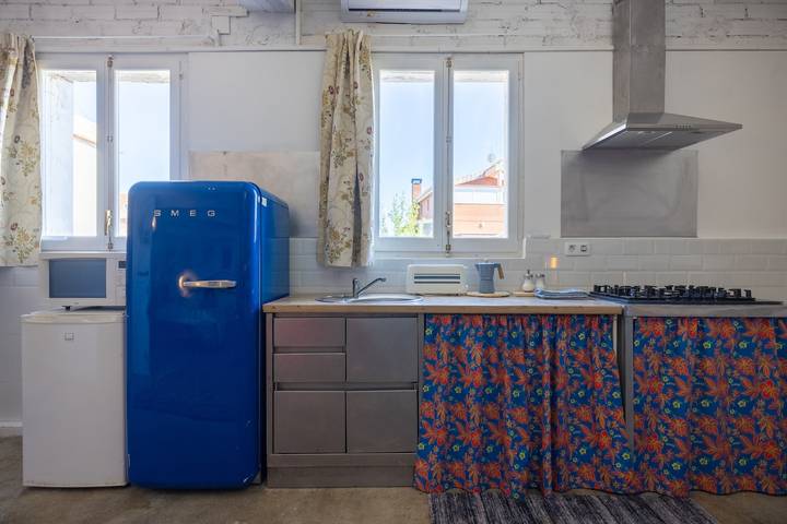 Apartamento entero, Apartamento 'La Fabriqueta Loft' con vistas a la montaña, Wi-Fi y aire acondicionado in Riudecañas, Baix Camp