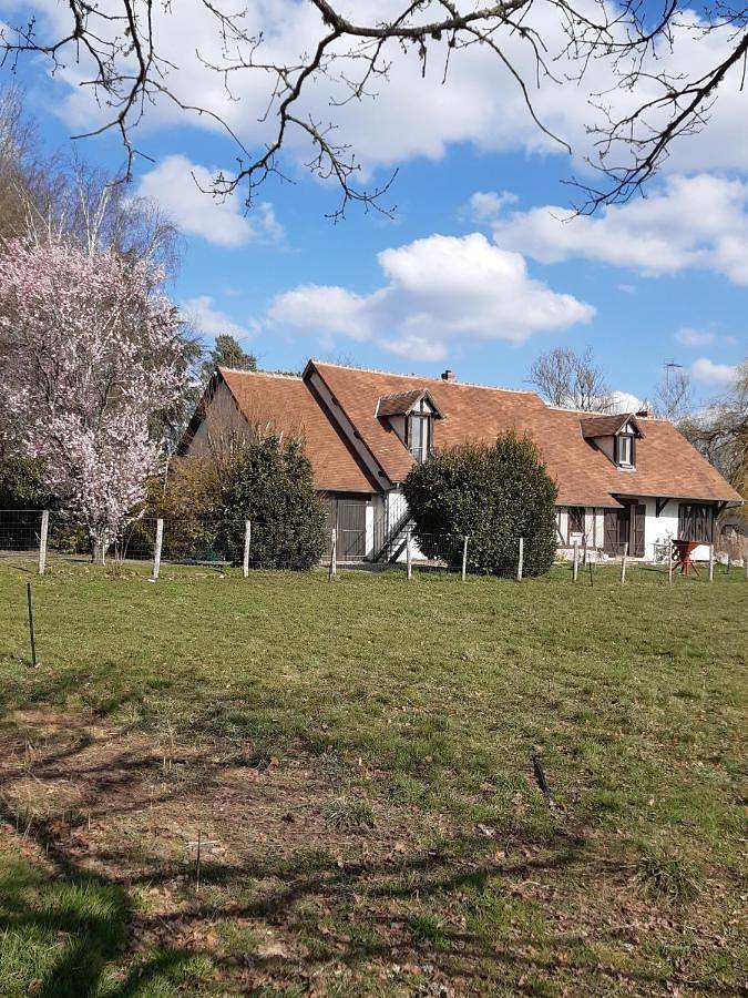 Location de vacances pour 2 personnes, avec terrasse ainsi que vue et jardin à Chaumont-sur-Tharonne - 4