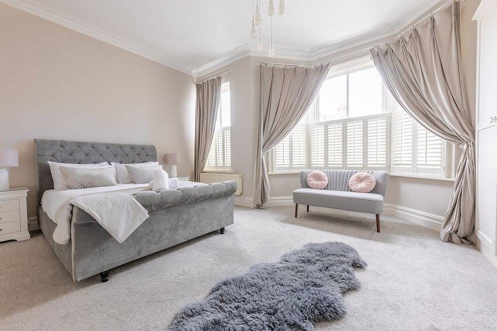 Stroll To The City Centre In From Chic Refurbished Townhouse in Cardiff, Cardiff und Umgebung