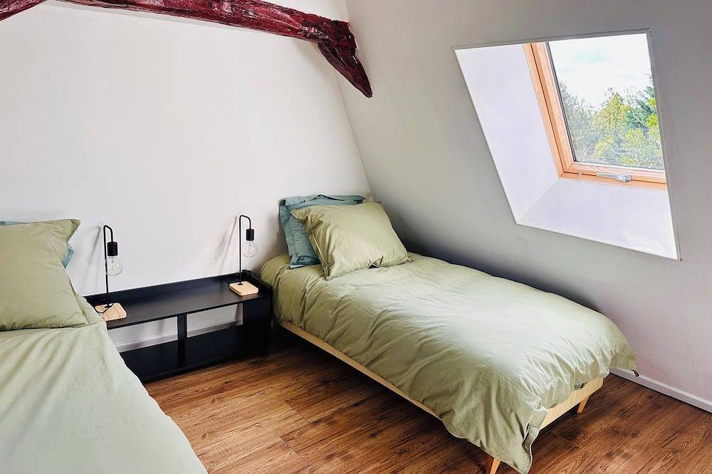 A sweet cottage in the middle of the Perigord Noir. Family and dog friendly. in Rouffignac-Saint-Cernin-de-Reilhac, Périgord Blanc