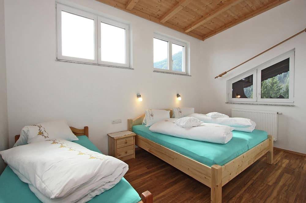 Entire apartment, Apartment in Fügenberg near Ski Slopes in Tux Alps, Fügen