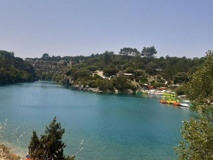 Camping pour 4 personnes, avec vue et sauna ainsi que jardin et piscine, animaux acceptés