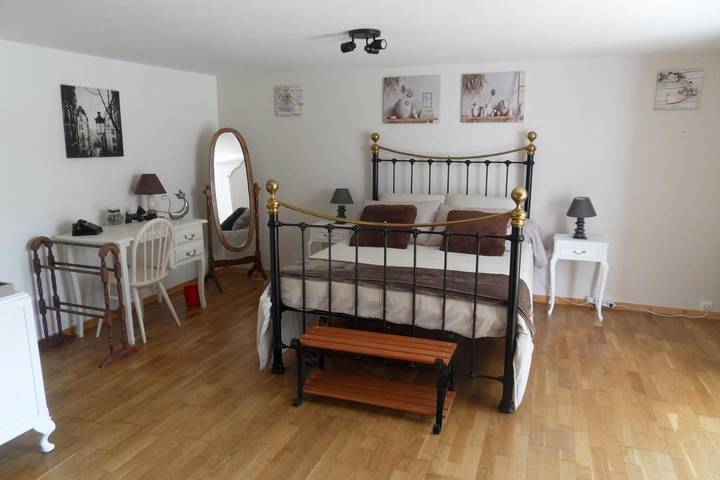 Location de vacances pour 2 personnes, avec terrasse ainsi que jardin et vue à Mantilly - 4