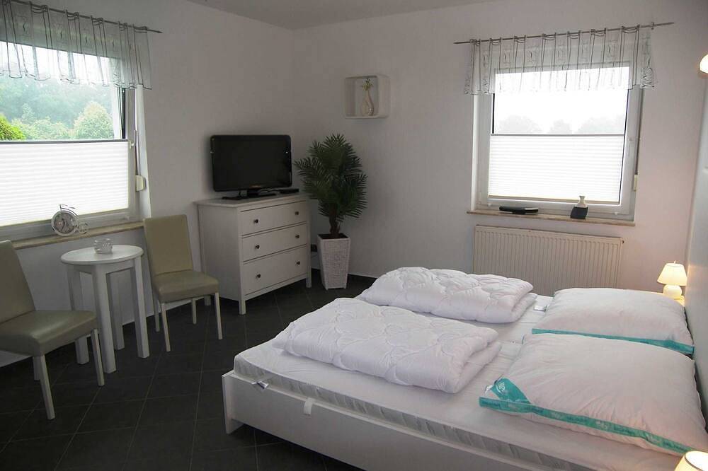 Ganze Wohnung, Fewo Scholz **76qm mit 2 Schlafzimmern, Wlan und Garten** - Fewo Scholz in Lühmannsdorf, Vorpommern Greifswald