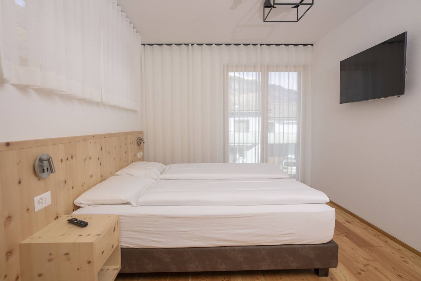 Ganze Wohnung, Chasa Helvetia Duai: Neu gebaute 3,5 Zimmer Ferienwohnung mit exklusivem Hotelservice in Val Müstair, Unterengadin