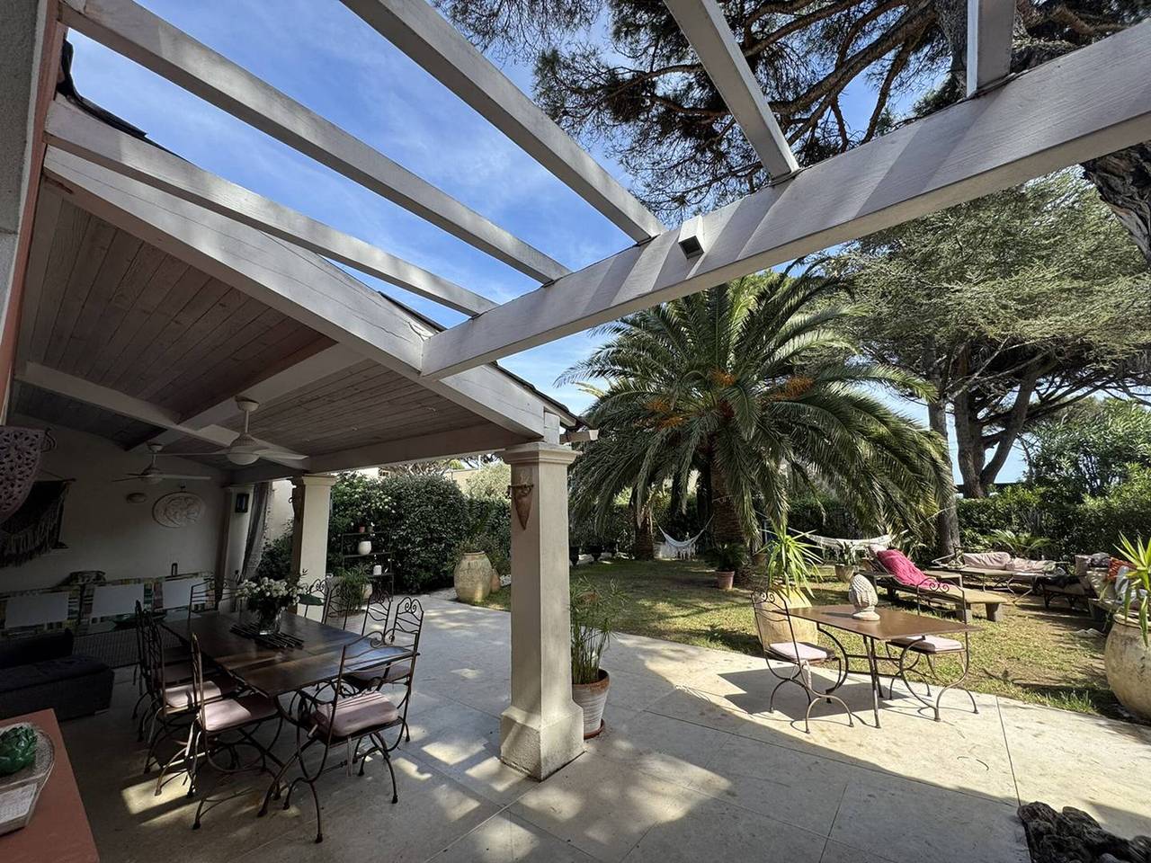 Wunderschöne Villa, 50 m zum Strand, Garten, Bouleplatz, Terrasse, 4 Schlafzimmer, sichere Parkplätze in Cavalaire-sur-Mer, Parc national Port-Cros