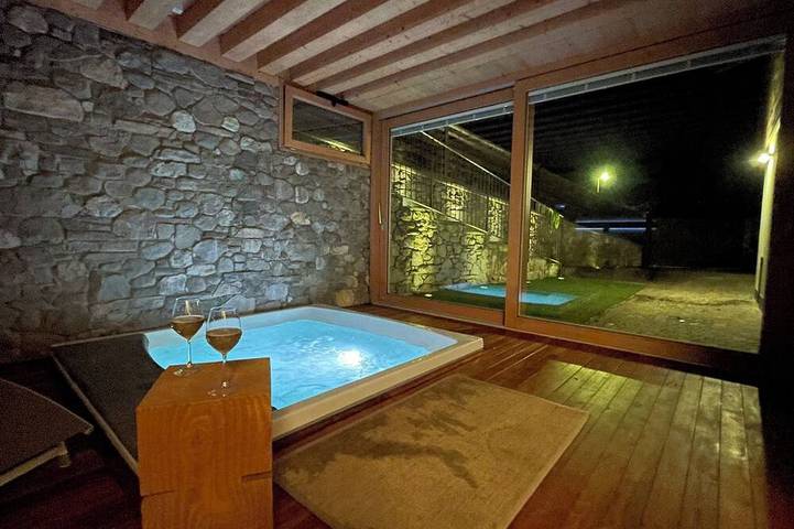 Ferienhaus für 5 Personen, mit Whirlpool und Terrasse sowie Garten