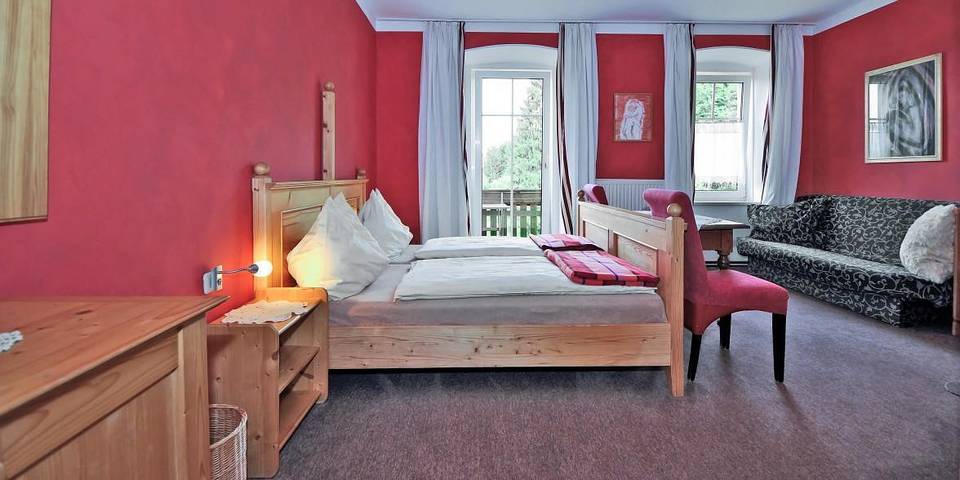 Ferienwohnung für 2 Personen, mit Garten und Seeblick sowie Ausblick am Faaker See