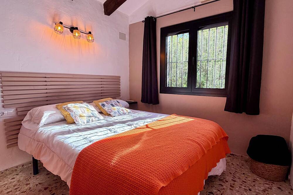 Villa Horizonte with pool and pool house, mountain and nature views in Orba, Costa Blanca