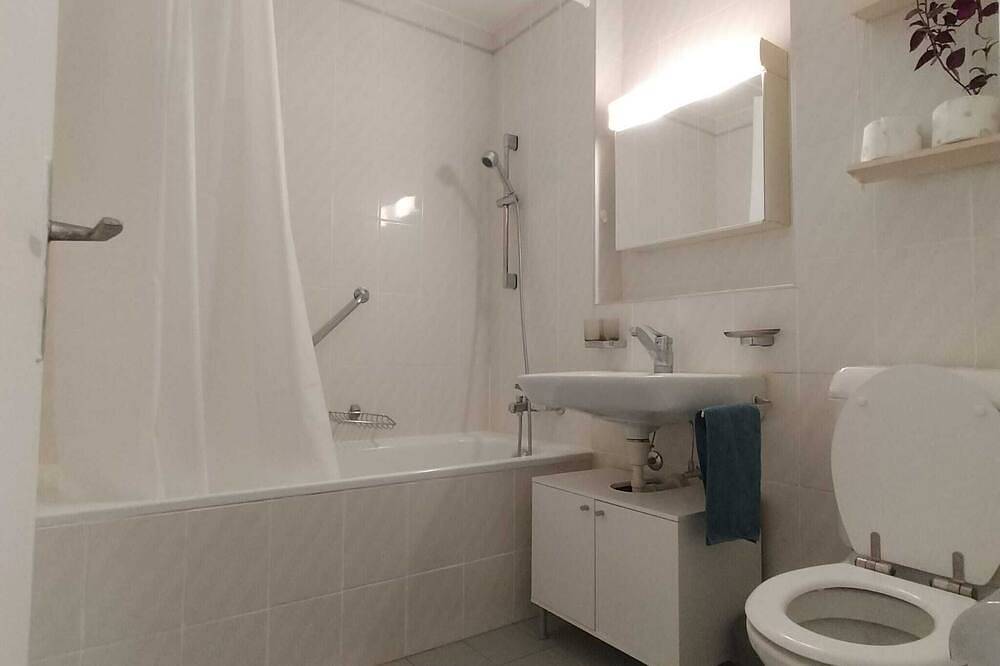 Ganze Wohnung, Central apartment with parking in Lausanne, Genfer See