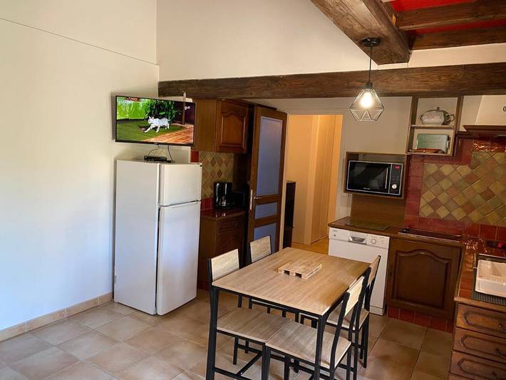 Gîte pour 3 personnes, avec vue ainsi que piscine et jardin à Sillans-la-Cascade - 4