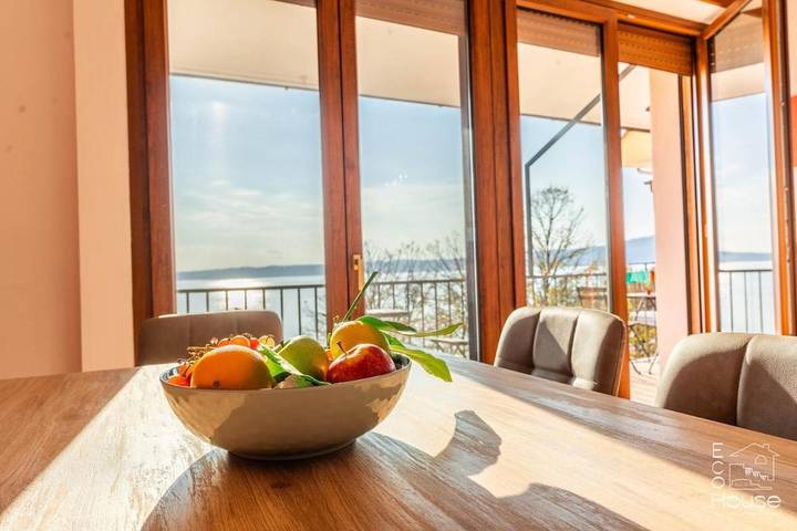 Appartamento per 4 persone, con vista lago e panorama nonché terrazza a Trevignano Romano