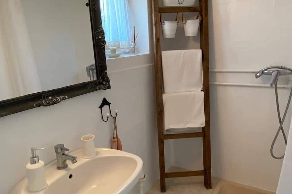 Romantic Little Cottage 10 minutes to Lake Balaton in Balatonfüred, Balatonfüredi járás