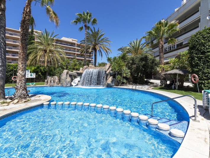 Ferieleilighet for 4 personer, med barnebasseng og hage i tillegg til terrasse i Salou