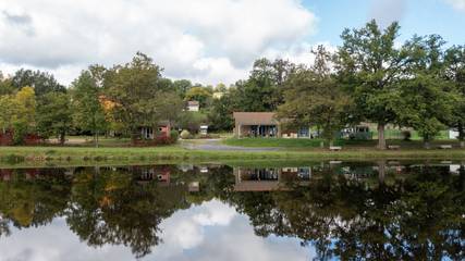 Gîte pour 6 personnes, avec vue sur le lac et terrasse, animaux acceptés à Arlanc