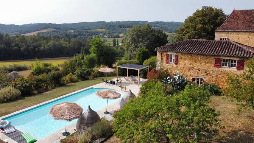 Location de vacances pour 5 personnes, avec Terrasse et Jardin ainsi que Piscine et Vue à Soturac