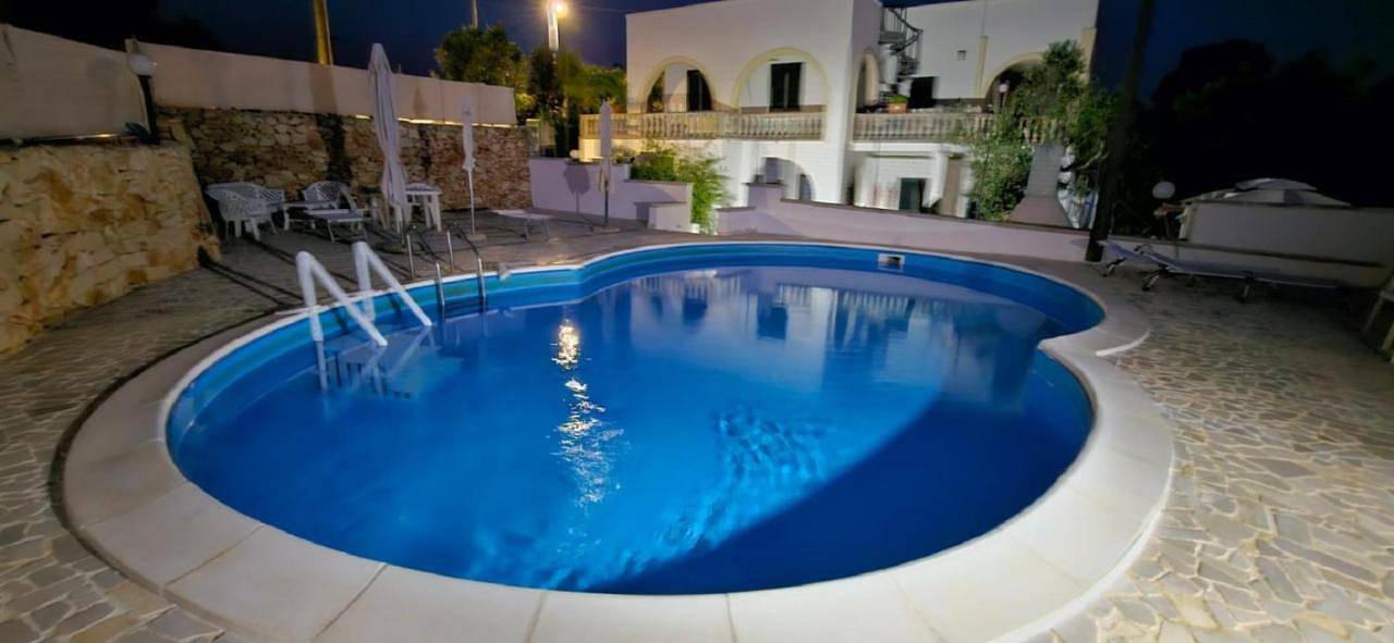 Appartamento intero, Salentiggiano Villa Ulivi Vacanze Con Piscina 8/16 Pl in Tiggiano, Provincia di Lecce