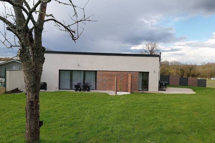 Location de vacances pour 8 personnes, avec piscine à Saint-Marcel (Morbihan)