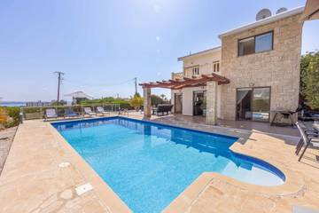 Villa for 6 People in Peyia, South Cyprus, Photo 1