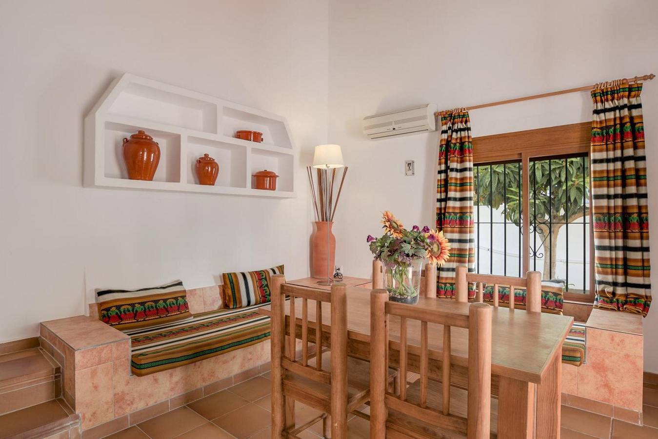 Casa vacanze 'Miguelin 4' con piscina condivisa, Wi-Fi e aria condizionata in Playa de Zahora, Barbate