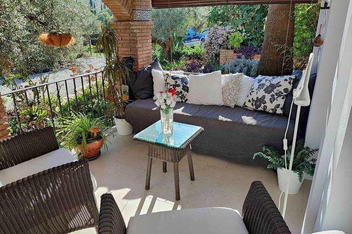Ganze Wohnung, Stilvolle neue 2-Schlafzimmer-Wohnung (beide mit eigenem Bad) in privilegierter ländlicher Lage in Coín, Málaga Provinz