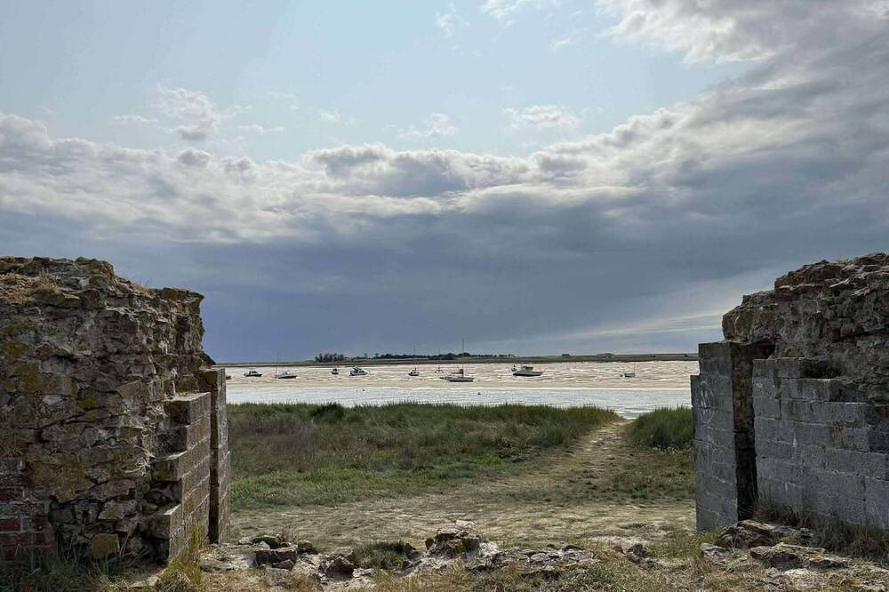 House between land and sea in Regnéville-sur-Mer, Coutances und Umgebung