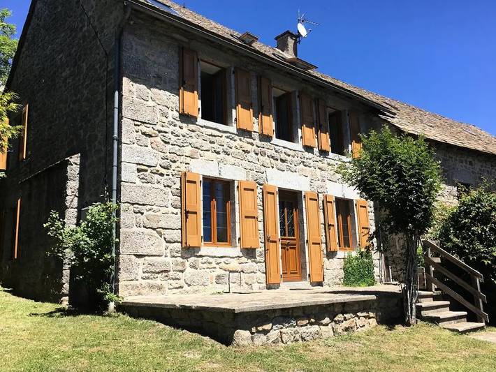 Gîte pour 8 personnes, avec terrasse et jardin, animaux acceptés dans Prinsuéjols