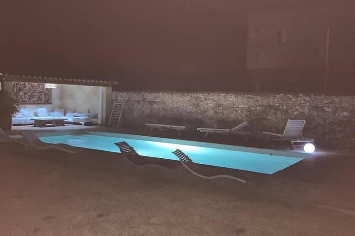 Location de vacances pour 9 personnes, avec piscine ainsi que vue et jardin à Flaux - 3