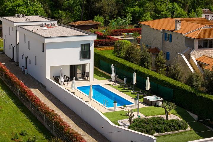 Villa for 8 people, with pool and garden in Poreč