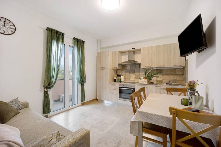 Geheel appartement, Vakantie Appartement "Antichi Ricordi - Da Angela" met Balkon, Gedeeld Zwembad & Wi-Fi in Andora, Riviera di Ponente