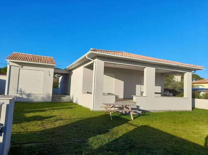 Villa pour 6 personnes, avec terrasse ainsi que jardin et piscine, animaux acceptés