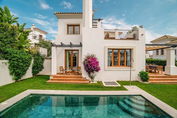 Villa pour 14 personnes, avec jardin, adapté aux familles à Estepona