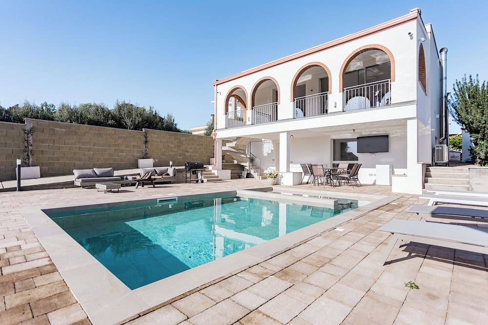 Villa with heated pool 2 steps from the sea in Poetto (Cagliari), Quartu Sant'Elena