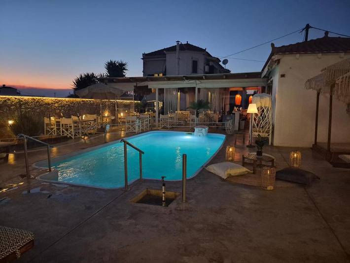 Location de vacances pour 4 personnes, avec Balcon et Terrasse ainsi que Jacuzzi et Jardin dans Égine - 3