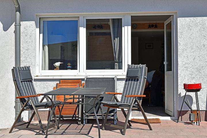 Entire apartment, Moderne Fewo mit Meerblick, nur 60m zum Wasser, 2 Schlafzimmer, Wlan, Haustiere in Dranske, Ruegen