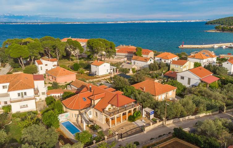 Casa vacanza per 8 persone, con terrazza e piscina - 1
