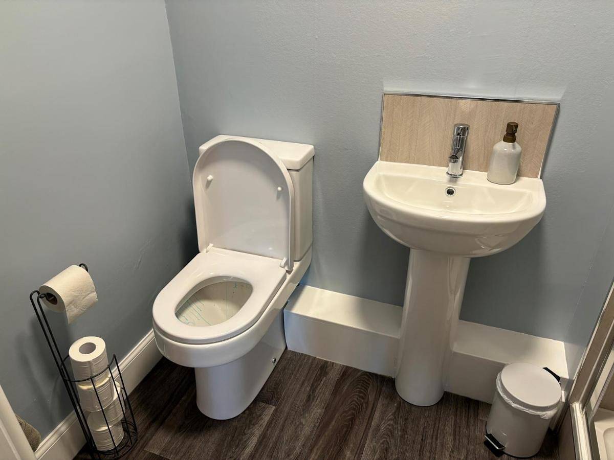 Single Bed in Dormitory Room with Shared Bathroom in Drumnadrochit, Highlands