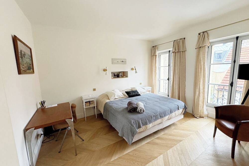 Townhouse in the heart of Versailles in Versailles, Yvelines